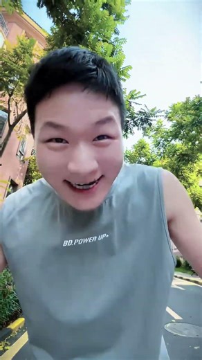 Tang Lao Liu injured protecting Wu Tong, mocked by others #TangWutong #Kindness