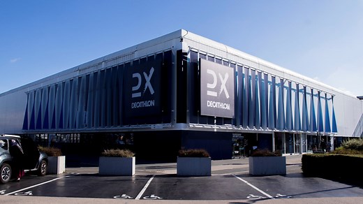 Dans ce nouveau Decathlon, les clients passent dans un tunnel pour payer