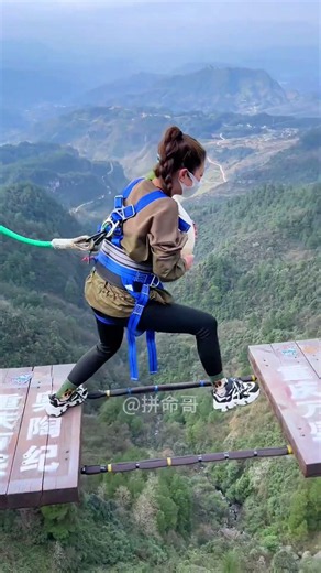 Stunning lakeside cliff bungee with immersive surround wind stereo sound：Asmr Bungee Jumping