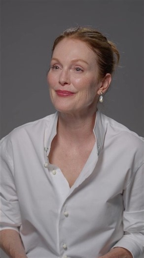 Today's red carpets are nothing like they were in the '90s. #JulianneMoore #FashionFlashback