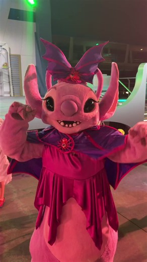💚🎃 Stitch knows how to bring the party to Mickey’s Not-So-Scary Halloween Party! 👽🕺 From dancing with Stitch to enjoying all the spooky fun around Magic Kingdom, this Halloween party is packed with unforgettable moments for the whole family! 🎶✨ It’s the perfect mix of Disney magic, Halloween fun, and character encounters you won’t want to miss. Adding Mickey’s Not-So-Scary Halloween Party to your Disney vacation bucket list? Let’s make it happen! 🧡🏰 Message me to start planning your next 