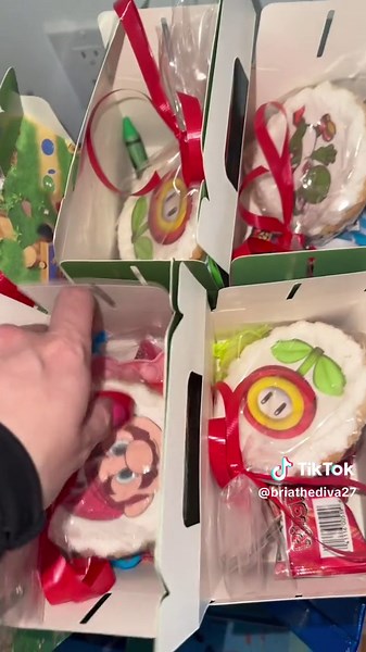 DIY Mario Balloon Bouquets for 6th Birthday Party