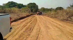 1.5M views · 8.7K reactions | #TÁ_BAGUNÇADO _ Moradora chama a Polícia após seu Terreno ser colocado como uma rua de acesso a chácara. Fica os nossos Parabéns a moradora que não se intimidou com ninguém e ainda chamou a polícia para resolver a situação. Precisamos de mais moradores com essa mesma atitude para mudar Paranatinga. | Fala Paranatinga | Facebook