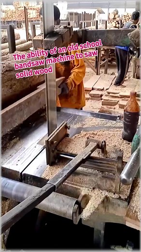 The ability of an old school bandsaw machine to saw solid wood #operator #bandsaw #machine | Bandsaw Mill Area
