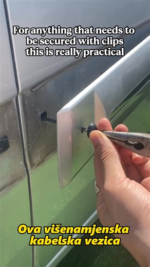 🚘 Ova višenamjenska kabelska vezica nevjerojatno je jednostavna za ugradnju i, što je najvažnije, jeftina je. 🛒➡️ https://tinyurl.com/4j9mr8kb 🔥 Pogodna je za pričvršćivanje podova motornog prostora, blatobrana, unutarnjih blatobrana, obloga prtljažnika i još mnogo toga. Zahvaljujući izvrsnoj izdržljivosti, možete sami popraviti i manje probleme na vozilu. 🚗 Bez obzira koristite li automobil, motocikl ili tricikl, s kutijom takvih kabela možete sami obaviti popravke bez odlaska u servis. Mož