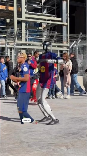 Nhảy Barca cùng robot lạ lùng thế #football #viral