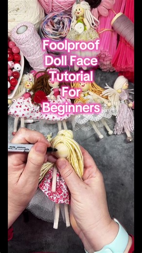 Here’s an easy doll face anyone can draw! Let me show you step by step in under a minute! #dollcraft #craftingtutorials #crafting #diydoll #craftyhacks