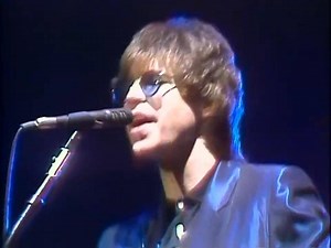 31K views · 1K reactions | " Hello Again " es una canción interpretada por la banda de rock The Cars , lanzada en 1984 como el cuarto sencillo del álbum Heartbeat City . | Videos Musicales Solo En Hd | Facebook