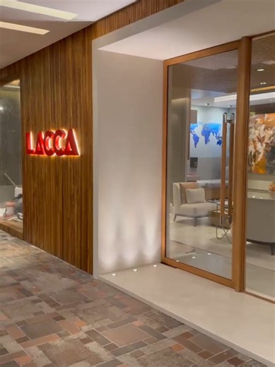 instalação e MADEIRA TECA by The Top Wood. pensou em revestimento, lembrou teca Lembrou teca, escolheu a The Top Wood. @Lacca Móveis #madeira #arquitectura #revestimento #design