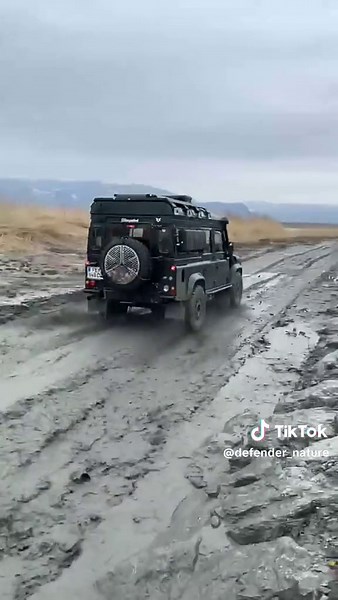 Explora la Aventura Off-Road con el Land Rover Defender