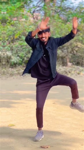 Deepak T D C on Instagram: "Ucha lambda kad #trendingreels #dance #viralvideos #expression @dhirajroy_8081 @deepak_tdc"