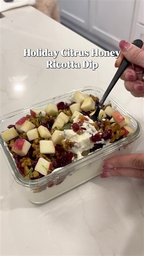 This honey citrus ricotta dish will be the talk of your next holiday party. 🤤 it’s so easy to make and the flavor is astounding! Click the link in my bio to get the recipe! 💕 #holidayrecipe #thanksgivingrecipes #sidedish #cheesedip #christmasrecipe
