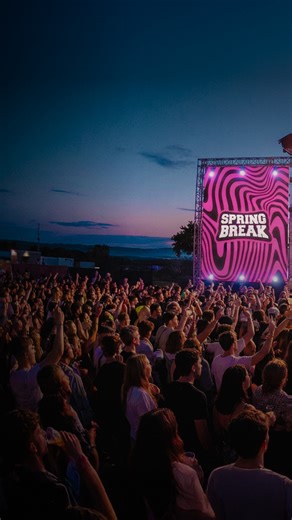 Spring Break Official |Croatia on Instagram: "Cos'è Spring Break? Ogni anno in Croazia per 4 giorni scatta lo Spring Break! Un Party village con più di 3.000 ragazzi e ragazze, musica, giochi, beach party, pool party feste a tema e molto altro... Guarda il video e scopri di più al link in bio! #springbreak #springbreakers #eventiaprile #migliorevento"