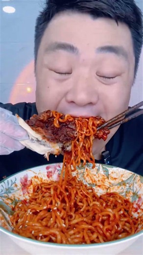 Spicy noodles with meat are so delicious😋 food asmr video #mukbang #shortvideo #food