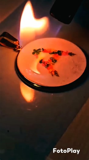 easy to learn flower🌼pendant #epoxyresinart #resinart #diy #homemade #shorts #trendy #hawahawa #vira