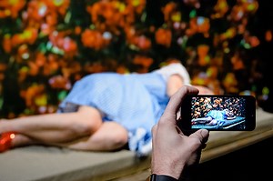 This 'Wizard of Oz' Experience Beams Dorothy to Your Smartphone