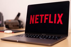 El plan con anuncios de Netflix no tendrá la opción de descargar series y películas para verlos sin conexión, revela el código de la app