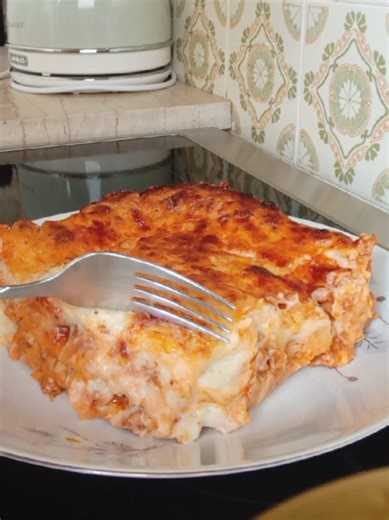 Λαζάνια με κιμά και μπεσαμέλ - Μαγειρική Συνταγή