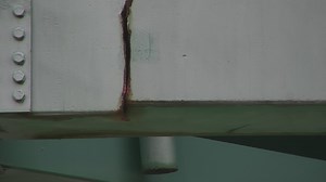 Arkansas and Tennessee crews are working to repair the "crack" in the I-40 Hernando de Soto bridge