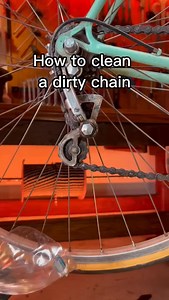 How to clean a dirty chain. Watch the new video now on my YouTube channel. Click the link in my bio or head over to @bike.muenchen Don’t forget to hit follow for more content like this... @bike.muenchen @Derrecyclist | Bike Muenchen