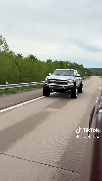 @Silver.Fox looks way better with the wides #fyp #chevy #rollers