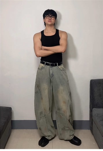 Stylish Tank Top and Baggy Pants Outfit Ideas