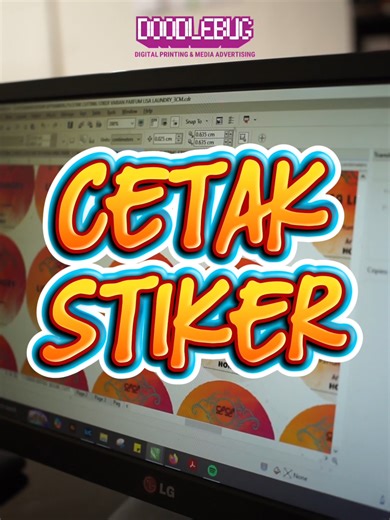Di Doodlebug Digital Printing Balikpapan, stiker nama brand bisa custom desain, ukuran, dan warna. Cocok buat kafe, minuman, makanan, sampai UMKM rumahan. Jangan biarkan brand kamu tampil polos ❌ 📩 Langsung DM & cetak sekarang Tempel namanya, kuatkan brand-nya! #stikerbrand #stikerkafe #stikerusaha #printingbalikpapan #digitalprinting