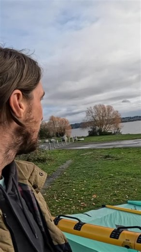 Barely blowing 10 when the @fonewings comes to the rescue. @fonewings 7m Strike CWC @duotone.usa Skybrid SLS 80L @liftfoils HAX 220 | Urban Surf