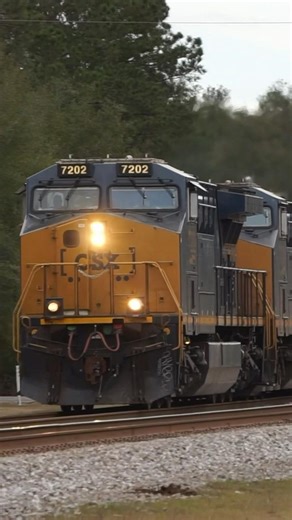 CSX I026 rolls through Folkston GA with CSXT 7202 leading #train #railtrack