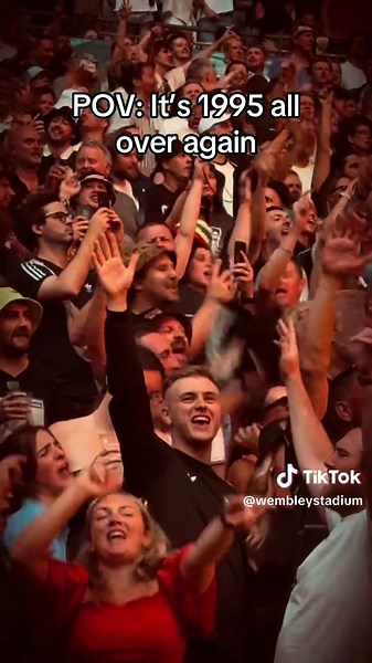 Oasis Live at Wembley Stadium: The 1995 Experience