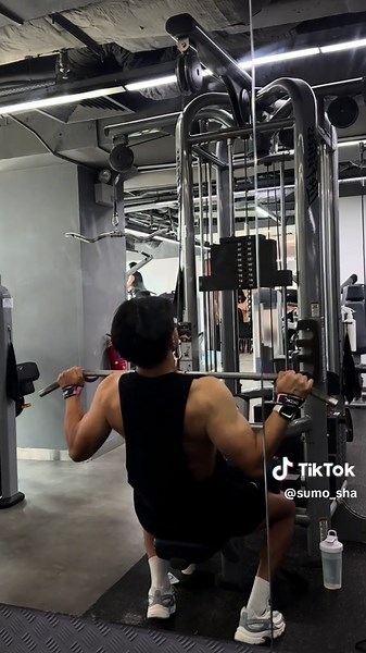 8 days of not working out and my bro did not go easy on me 🥵 @triz🦧 #gym #gymtok #gymgirl #fyp