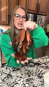 Like a Christmas Tree🌳.Protect Your Table in Style. Our natural wood trivets are heat-resistant, durable, and the beautiful way to safeguard your surfaces from hot pots and pans. ♨️ | Julio A Erickson