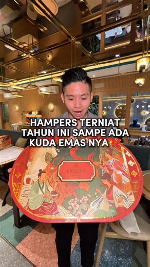 KULINER GS BSD JKT TGR FOODIE on Instagram: "Fix ini hampers Chinese New Year terniat tahun ini nih, sampe dapet kuda emas begini 🔥 tema hampers nya yang ngikutin tahun 2026 ini yaitu Kisah Kuda Api, cocok banget buat dikasih ke orang-orang terdekat & terpenting buat kalian karena super premium dari box packaging nya sampe semua isi"nya bener" se thoughtful itu! @exquisepatisserie 📍 Gunawarman, Jaksel #kulinerjakarta #kulinerserpong #hamperscny #hampersjkt #cafejakartaselatan"