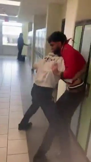 🚨HOLY CRAPA new video shows 2 east-indian looking students at a Mississauga highschool fightingand when the fight moves outside, one of the students pulls out what appears to be a HANDGUN!WTF MAN!