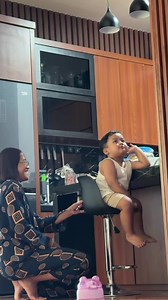 tolong isi kata kata 😂😂