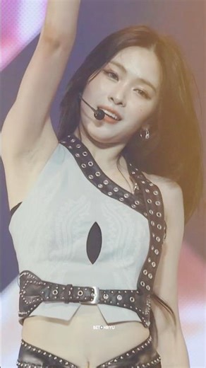 I’m gettin’ loco loco - RYUJIN “LOCO" @ ITZY TUNNEL VISION IN SEOUL