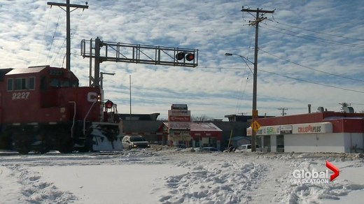 Saskatoon city hall looks at forcing rail lines to move