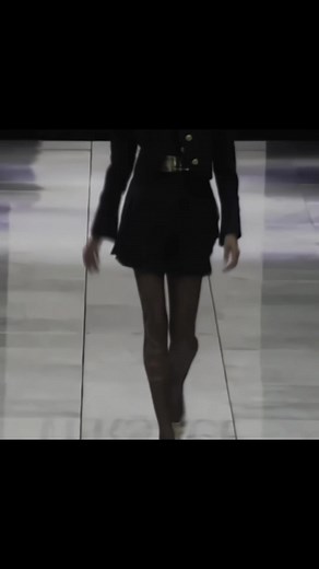 Yasmeen Ghauri Versace FW 1991 Supermodel Runway Photos