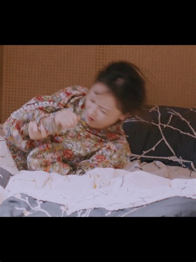 💞The president does not allow Cinderella to leave him and asks Cinderella to sign a contract. 💞总裁不允许灰姑娘离开他，要求灰姑娘签下合约 📺Drama：Riding into Love 😍Welcome to my channel!🙌 #一骑定情缘 #RidingintoLove | C-drama Planet