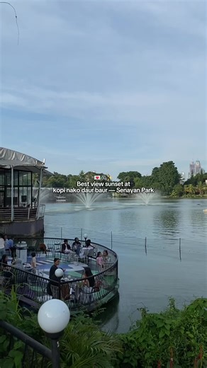 Spot Sunset Indah di Danau Senayan Park