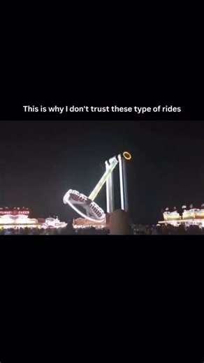 Ms_mindse_x on Instagram: "A terrifying incident occurred at Green Mountain Park in Taif, Saudi Arabia, when the “360 Degrees” pendulum ride suddenly collapsed mid-air on July 31, 2025. The popular thrill ride, also called the 360 Big Pendulum, broke in half when its central support pole snapped during operation. This caused the spinning section full of passengers to crash down violently, smashing into the structure and ground below. Screams filled the air as riders plunged while still strapped