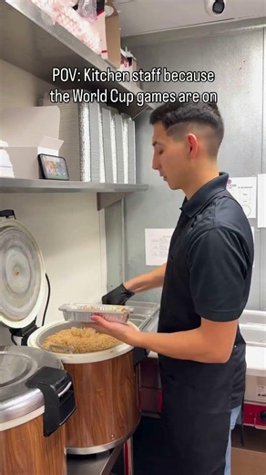 No wonder the food is taking so long 😂#reels #worldcup #funny #comedy #restaurant #foryou