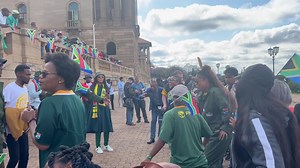 The crowd erupts in song as we wait for the #Springboks arrival at the Union Buildings as they kick off their trophy tour. #StrongerTogether 🇿🇦🇿🇦🇿🇦🇿🇦🇿🇦 | South African Government