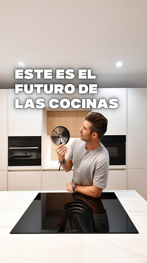🍳✨ Si mañana volviera a diseñar mi cocina, sin duda elegiría una placa con extractor integrado como esta de Bora. ¿Por qué? Porque puedes olvidarte de campanas enormes en el techo y de reformas complicadas. Todo en un solo electrodoméstico: placa de inducción campana.💡 Resultado: más espacio, proyecto de iluminación mucho más bonito y una cocina fácil de mantener. Además, recoge el vapor súper rápido gracias a sus filtros: uno antigrasas que puedes meter en el lavavajillas para limpiarlo y otr