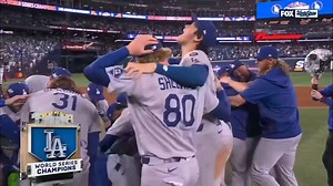 #SerieMundial || LOS DODGERS SON LOS CAMPEONES 2025 Los Angeles #Dodgers derrotaron 5x4 a los Toronto #BlueJays en 11 episodios para proclamarse Campeones de Las Grandes Ligas en un máximo de 7 juegos Miguel Rojas con jonrón empató el juego en el último chance de los Dodgers en el noveno y Will Smith con jonrón decidió el encuentro en el inning 11 1998-1999-2000 había sido la última vez que un equipo ganó Serie Mundial en temporadas consecutivas, en ese entonces los Yankees de Nueva York #WorldS