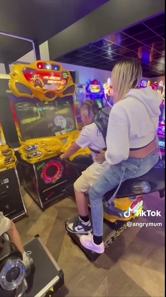 Understanding Angry Mums Beyond the Snippets