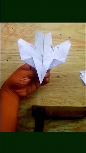 わずか30秒で完成！驚くほどよく飛ぶ紙飛行機の作り方 ✈️