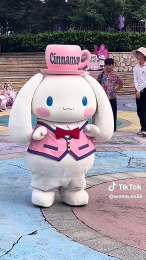 Cinnamoroll Dancing at Hello Kitty Park | Cute Sanrio Dance Video