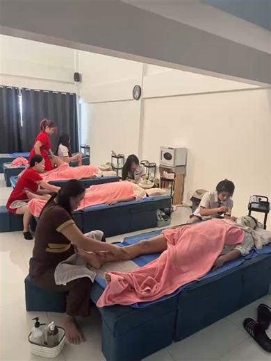 💈파타야이발소 WOW理发店 | 4Hands Massage 🇹🇭 | 癒しの時間✨ | Real Relax in Pattaya 파타야에서 진짜 힐링을 원한다면 💆‍♀️ Try the one and only “4 Hands Massage” in Pattaya 🇹🇭✨ 在泰国芭堤雅一定要体验的WOW理发店！💈 一位客人、两位护理师同时服务，超专业、超放松🌿 日本の友達にもおすすめです🇯🇵 Massage   Shaving   Facial   Head Care = Perfect Relax💖 💈WOW TOTAL CARE PATTAYA Not just a barber — it’s a healing place. 📍 WOW TOTAL CARE PATTAYA (와우이발소) ✔️ Google Maps https://maps.app.goo.gl/tM2TmEcc9WjoziMH9 ✔️ 공식 홈페이지 [https://sites.google.com/view/wowtotalcare/] ✔️ 네이버 블로그 h