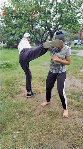 grab hand self-defense technique 👊#selfdefense #kravmaga #martialarts #usa #fightselfdefensetraining